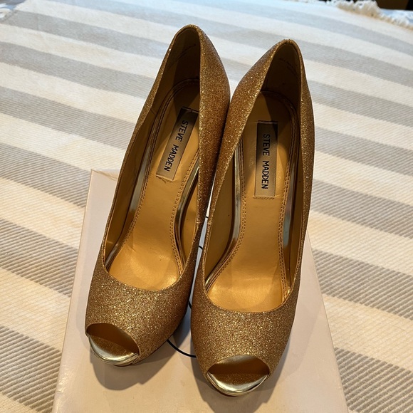 Steve Madden “Scandall Gold Glitter” platform pumps - Picture 2 of 6